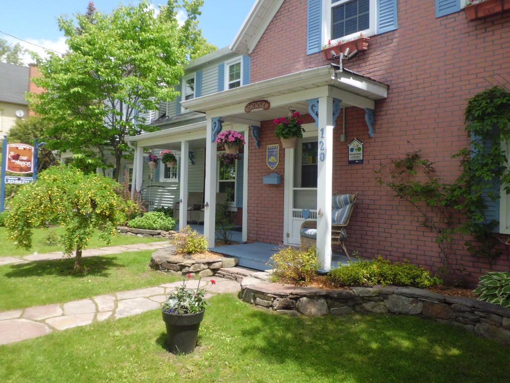 Au Coeur De Magog Bed & Breakfast Dış mekan fotoğraf